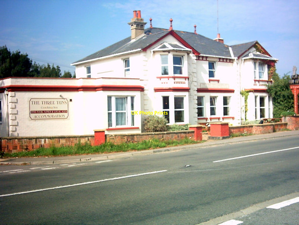 Photo 6"x4" The Three Tuns, Public House Wickham Market c2006