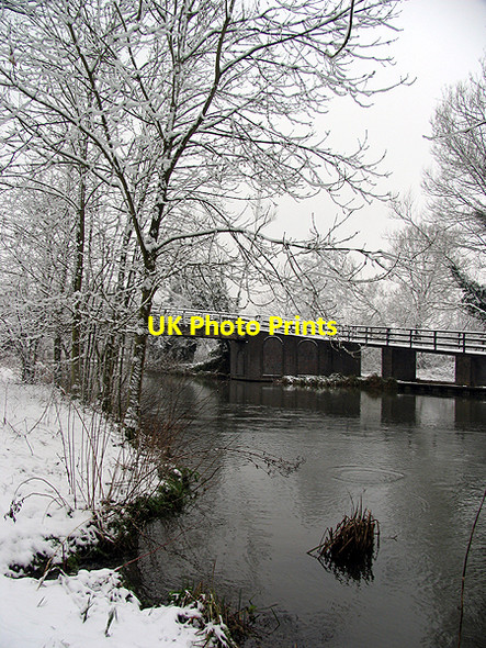 Photo 6"x4" Footbridge over the Kennet and Avon Canal Woolhampton c2007