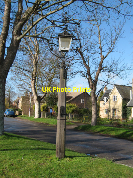 Photo 6"x4" Village lamp from 1927, Newton, Cambs Newton\/TL4349 c2007