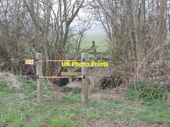 Photo 6"x4" Awkward stile at electric fence Wendlebury c2007