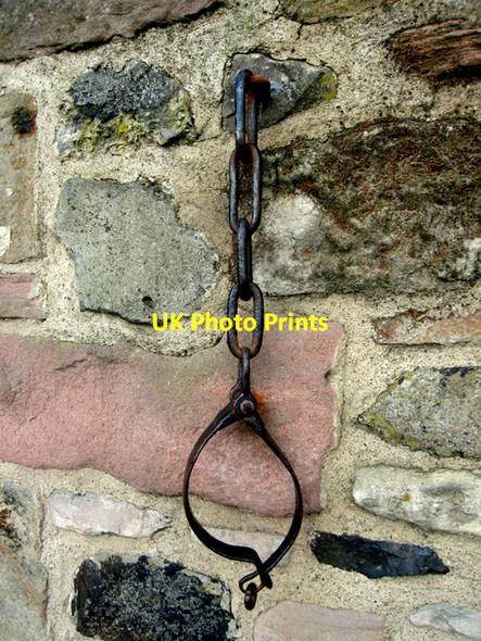 Photo 6"x4" Duddingston Parish Church Jougs Edinburgh c2007
