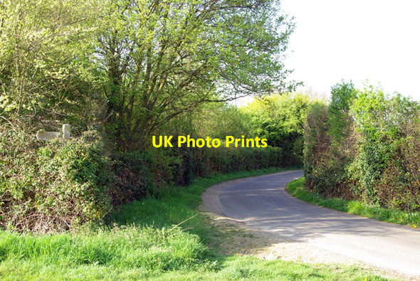 Photo 6"x4" Bend by footpath sign Flack's Green c2007