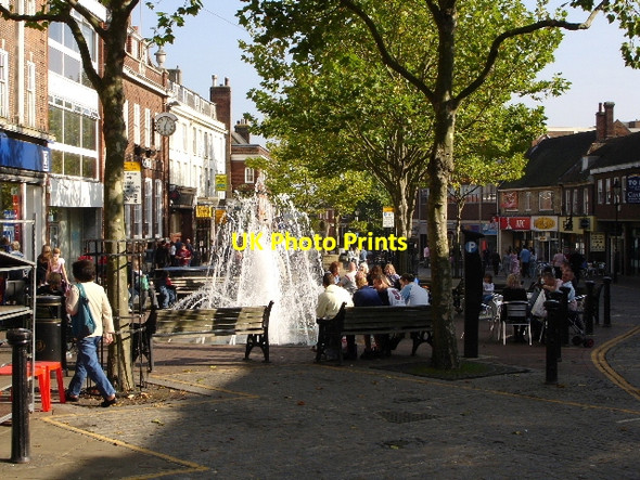 Photo 6"x4" Ashford High Street and fountain Ashford\/TR0042 c2005