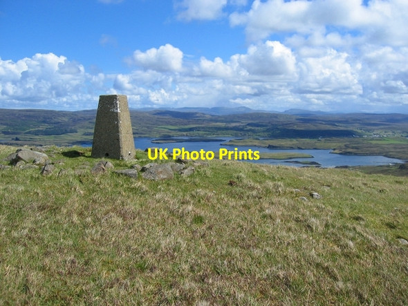Photo 6"x4" Beinn na Cr\u00c3\u00a8iche trig point D\u00f9n Colbost c2007