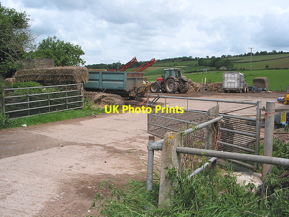 Photo 6"x4" Entrance to farmyard Bromsash c2007