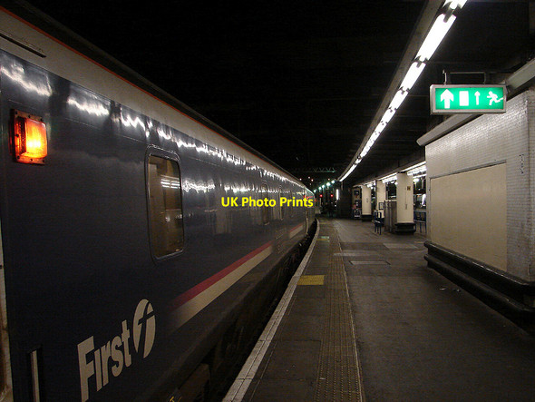 Photo 6"x4" The 'Sleeper' Awaits Departure from Euston London c2007