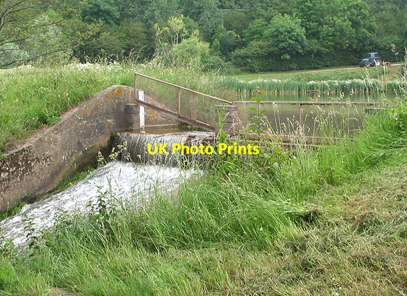 Photo 6"x4" Weir between the 2 lakes at Hartleton Bromsash c2007