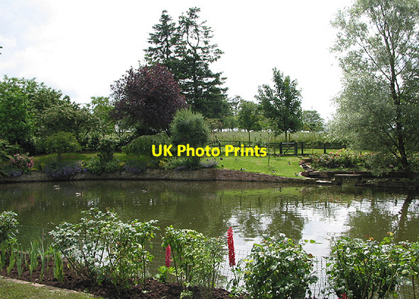 Photo 6"x4" Pond at Fawley Court Ballingham c2007