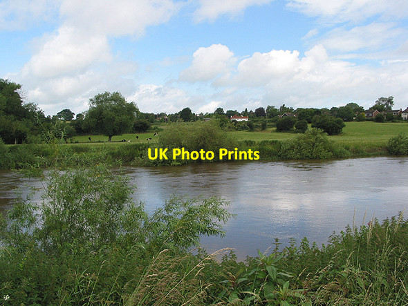 Photo 6"x4" Swollen River Wye Ross-on-Wye c2007