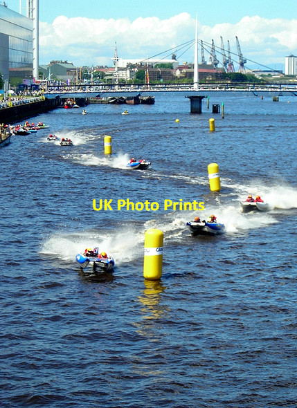Photo 6"x4" Zapcats Racing on the Clyde Glasgow c2007