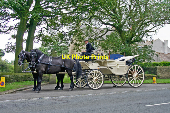 Photo 6"x4" Waiting for the bride Cockfield\/NZ1224 c2007