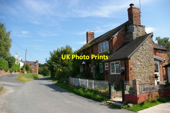 Photo 6"x4" Yarpole village Yarpole c2007