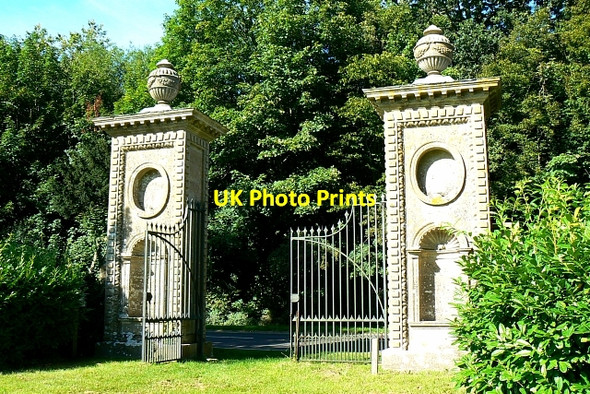 Photo 6"x4" Gateway, Coleshill estate, Oxfordshire Coleshill\/SU2393 c2007