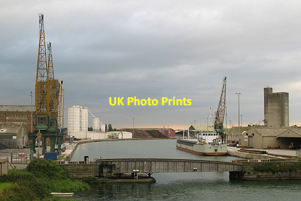 Photo 6"x4" The New Dock and low level bridge at Sharpness Sharpness c2007
