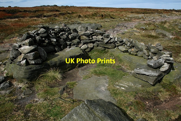 Photo 6"x4" Shelter near the Pennine Way. Durn c2007