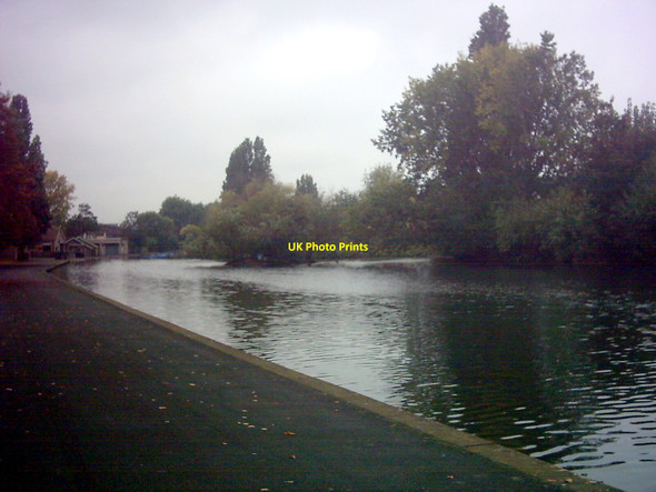 Photo 6"x4" The Ilford Lane end of Barking Park Lake Barking\/TQ4484 c2007