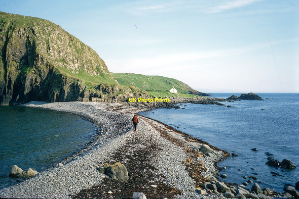 Photo 6"x4" Storm beach connecting Garbh Eilean and Eilean an Tigh Airighean na h-Annaid c1970