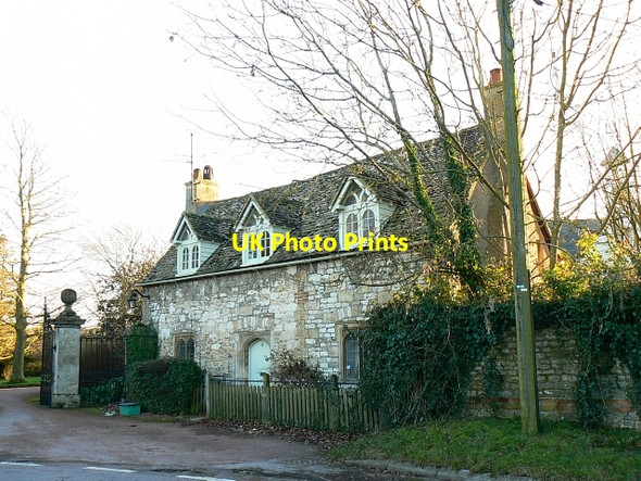 Photo 6"x4" Property near Kingstone Lisle church Kingston Lisle c2008