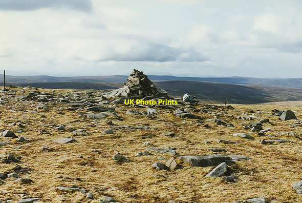Photo 6"x4" Summit cairn of Carn Sgulain Carn Sg\u00f9lain\/NH6805 c1996