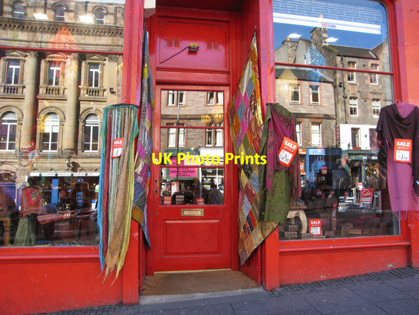 Photo 6"x4" Edinburgh: Reflections on The Royal Mile Edinburgh c2008