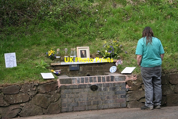 Photo 6"x4" Well Dressing 2008: Weavers Well - detail Great Malvern c2008