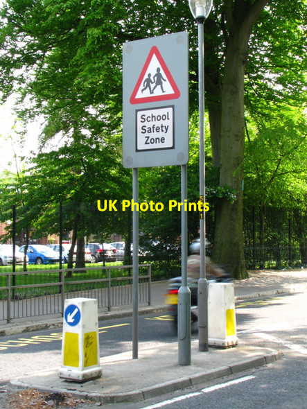 Photo 6"x4" Road sign and crossing, Ravenhill Road, Belfast Belfast c2008