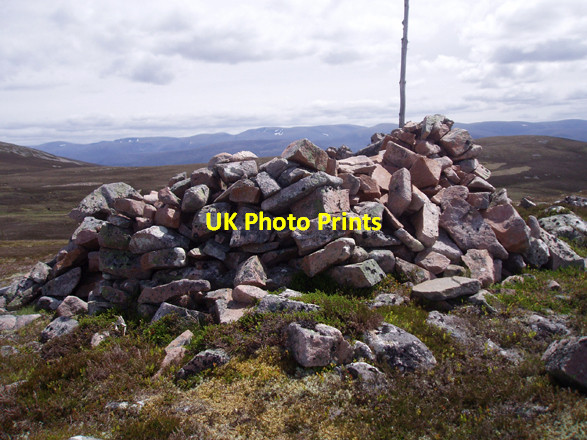 Photo 6"x4" Cairn, Carn an Fhuarain Duibh Carn an Fhuarain Duibh c2008
