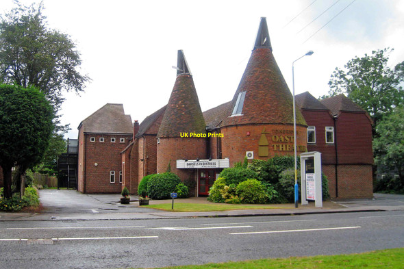 Photo 6"x4" Oast House at the Tonbridge Oast Theatre, London Road, Tonbridge, Kent Tonbridge c2008