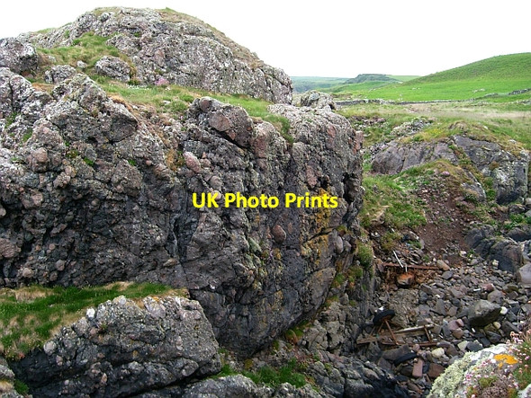 Photo 6"x4" Conglomerate rock, Corsewall Point St Columba's Well c2008