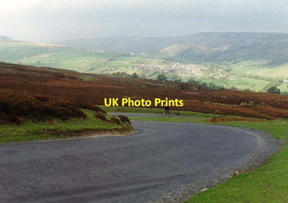 Photo 6"x4" Lone cyclist above Reeth Grinton c1996