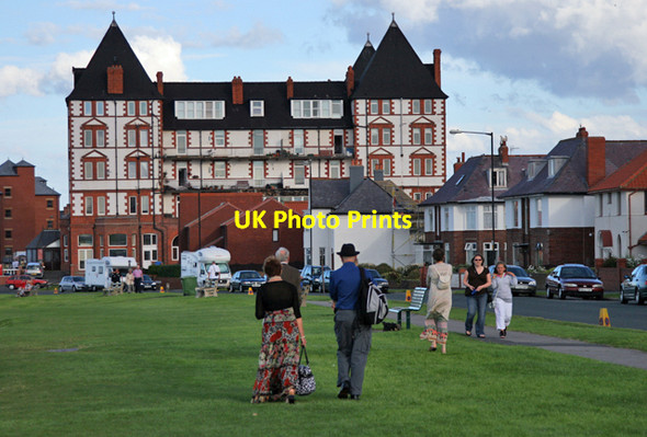 Photo 6"x4" The Metropole Hotel, Whitby Whitby\/NZ8910 c2008