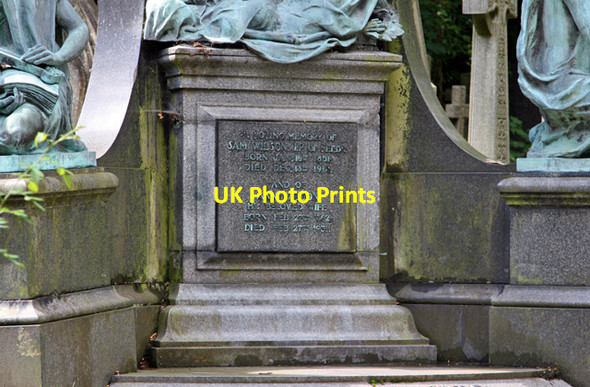 Photo 6"x4" The Sam Wilson memorial, inscription Horsforth c2008
