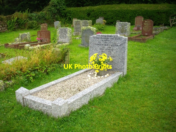 Photo 6"x4" Harold Wilson's grave. St. Mary's, Old Town Hugh Town c2008