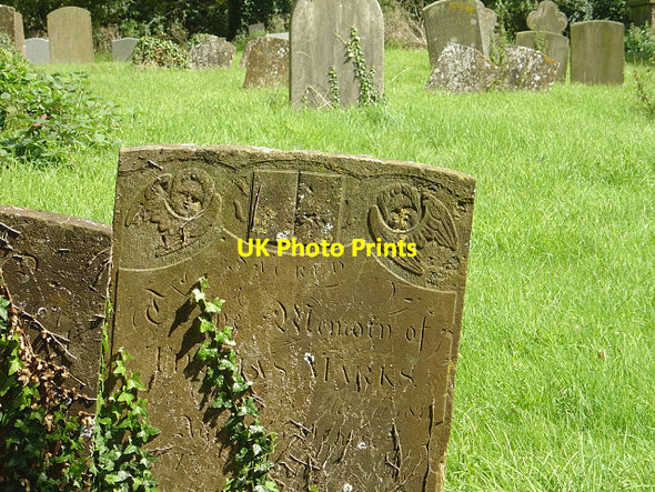 Photo 6"x4" Gravestone with cherubs Denham\/SP7520 c2008