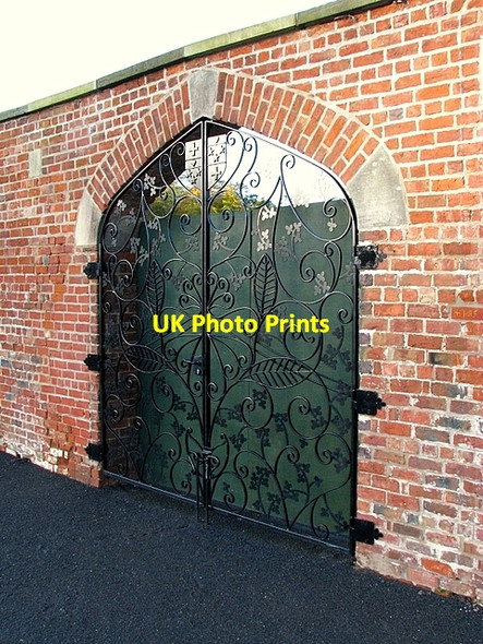 Photo 6"x4" Gate, Castle Park walled garden Bangor\/J5081 c2008 P1