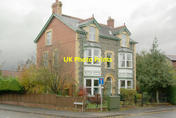 Photo 6"x4" Corner House Builth Wells\/Llanfair-Ym-Muallt c2008