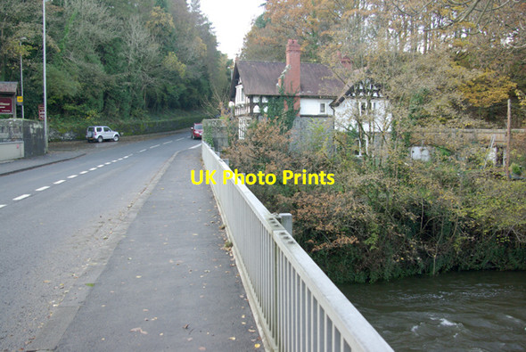Photo 6"x4" Perched on the River Bank Builth Wells\/Llanfair-Ym-Muallt c2008