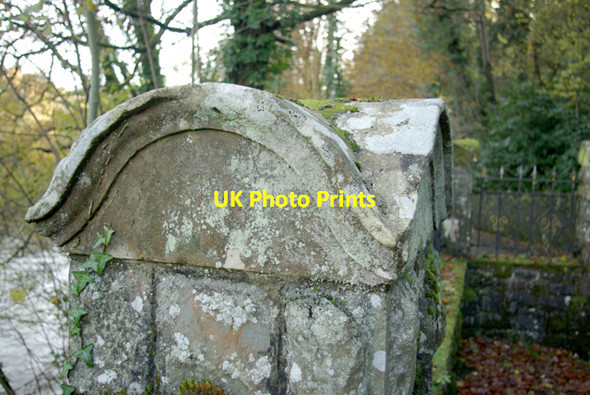 Photo 6"x4" Pillar detail at Caer Beris entrance Builth Wells\/Llanfair-Ym-Muallt c2008