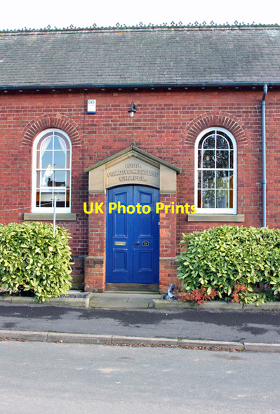 Photo 6"x4" The entrance to the chapel Beswick\/TA0148 c2008