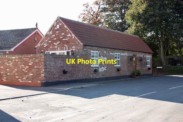 Photo 6"x4" A building on Main Street, Tibthorpe Tibthorpe c2008