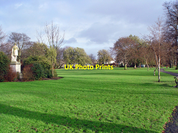 Photo 6"x4" Pearson Park in winter sunshine Kingston upon Hull c2002