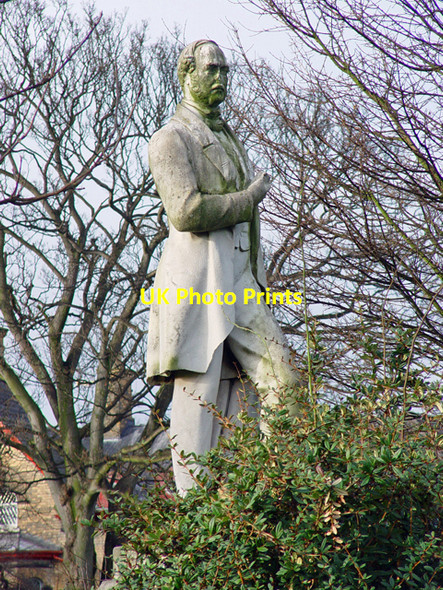 Photo 6"x4" A statue of Prince Albert, Pearson Park Kingston upon Hull c2002