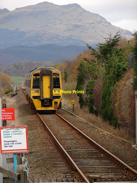 Photo 6"x4" Arriva Wales train approaching Tygwyn Station Glan-y-wern\/SH6034 c2008