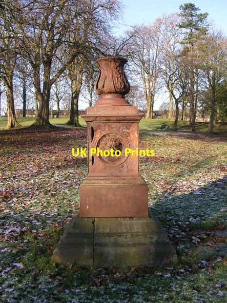 Photo 6"x4" Old Drinking Fountain - Lund Park Keighley c2009