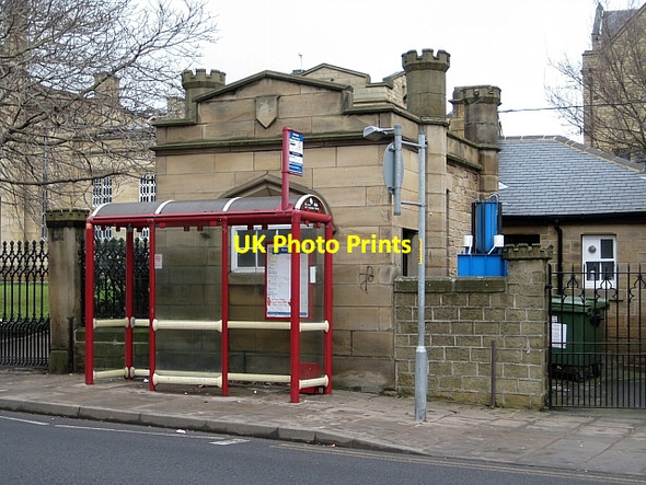 Photo 6"x4" Queen Elizabeth Grammar School Lodge Wakefield\/SE3320 c2009