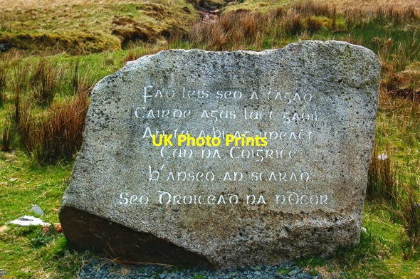Photo 6"x4" Road from Falcarragh SE to R251 - Stone monument Carrowcannon c2008