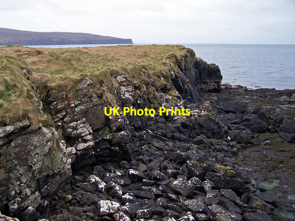 Photo 6"x4" Cliffs on Lampay Claigan\/NG2353 c2009