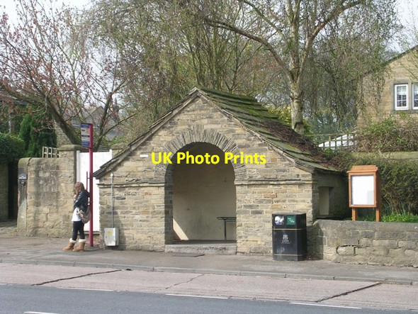 Photo 6"x4" Bus Shelter - Harrogate Road Harewood\/SE3245 c2009
