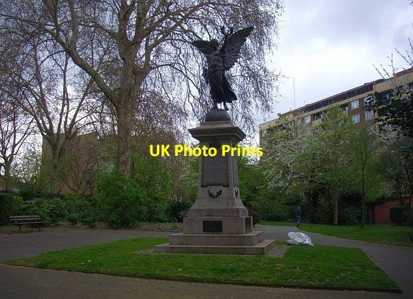 Photo 6"x4" Finsbury War Memorial London c2009