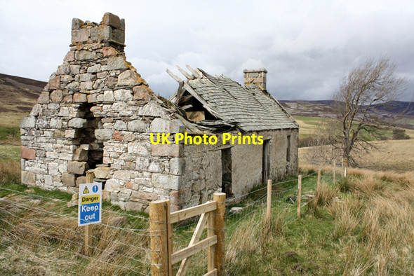 Photo 6"x4" Derelict farmhouse, Tombreck Bridge of Brown c2009